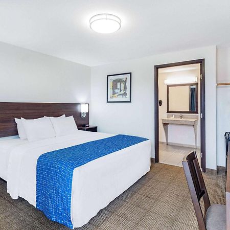 Travelodge By Wyndham Newport Exterior photo