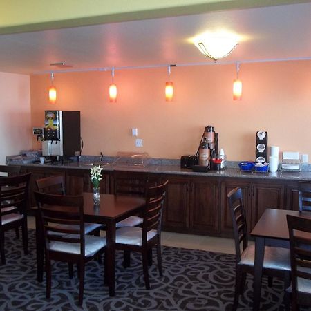 Travelodge By Wyndham Newport Restaurant photo
