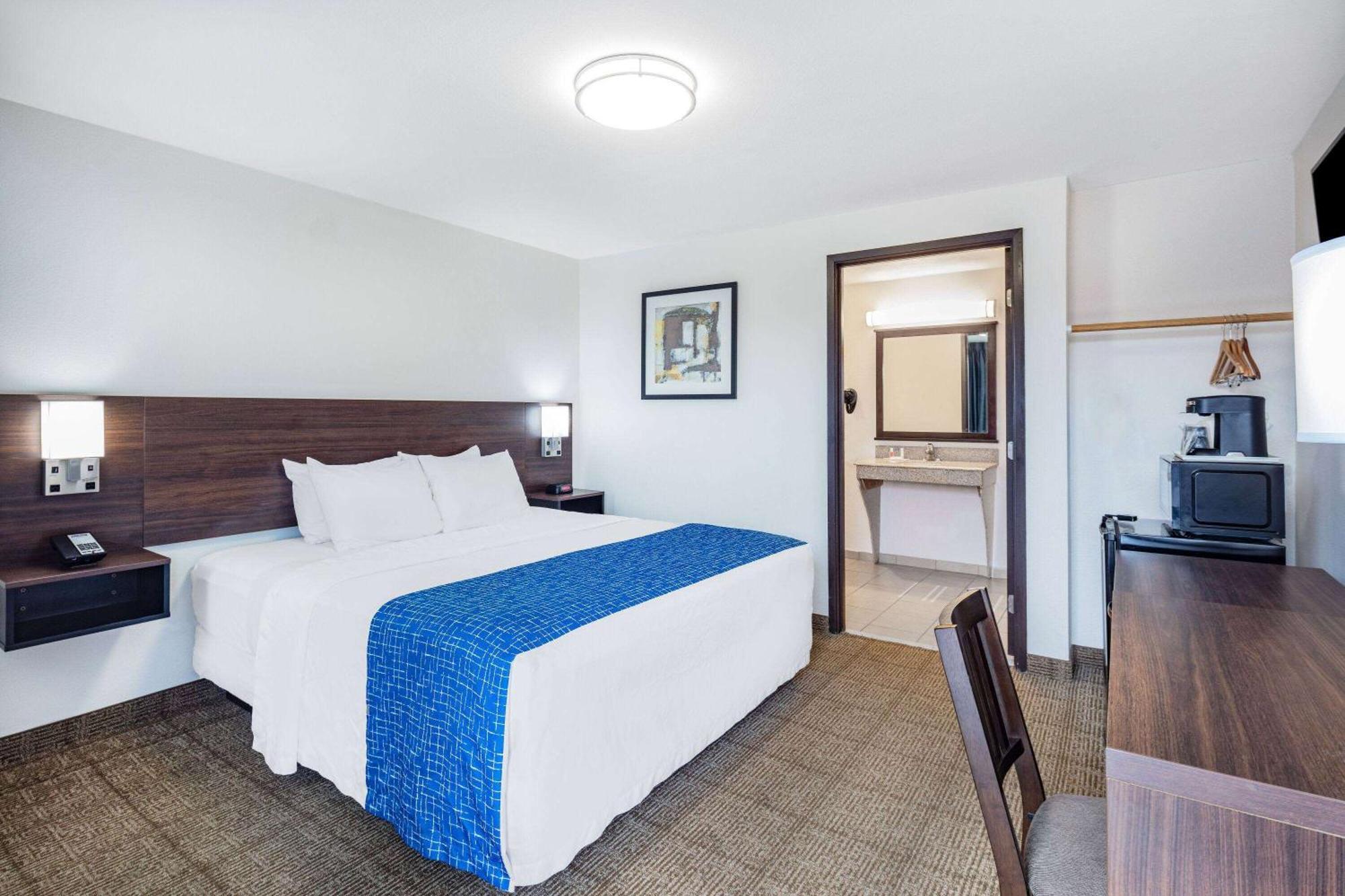 Travelodge By Wyndham Newport Exterior photo