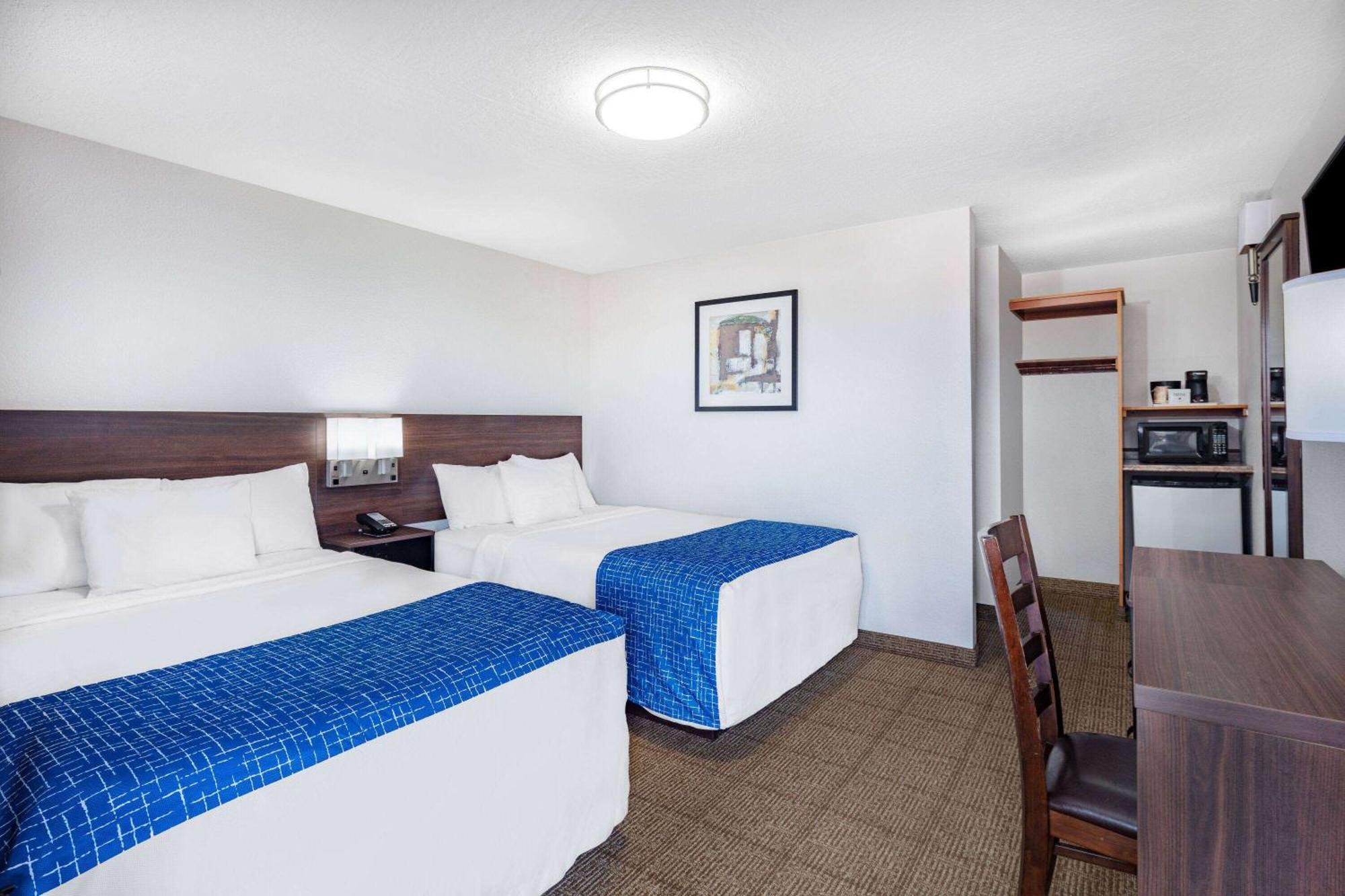 Travelodge By Wyndham Newport Exterior photo